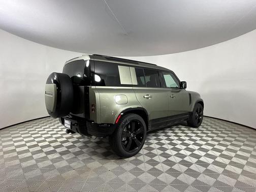 2025 Land Rover Defender 110 P400 X-Dynamic SE