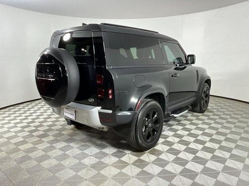 2023 Land Rover Defender 90 SE