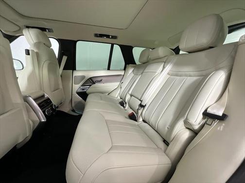 2025 Land Rover Range Rover P400 SE