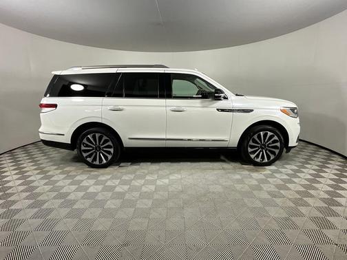 White Metallic 2022 Lincoln Navigator Reserve