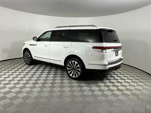 White Metallic 2022 Lincoln Navigator Reserve