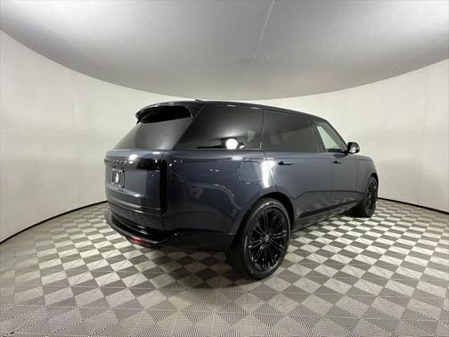 2025 Land Rover Range Rover P530 SE 7 Seat