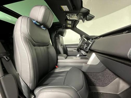 2025 Land Rover Range Rover P530 SE 7 Seat