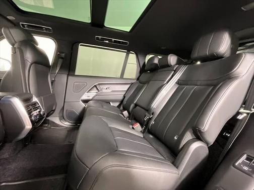 2025 Land Rover Range Rover P530 SE 7 Seat