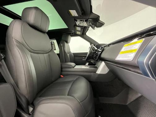 2025 Land Rover Range Rover P530 SE 7 Seat
