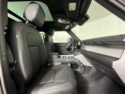 2025 Land Rover Defender 110 P400 S
