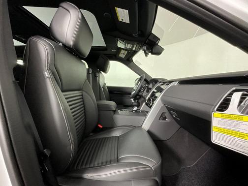 2026 Land Rover Discovery S