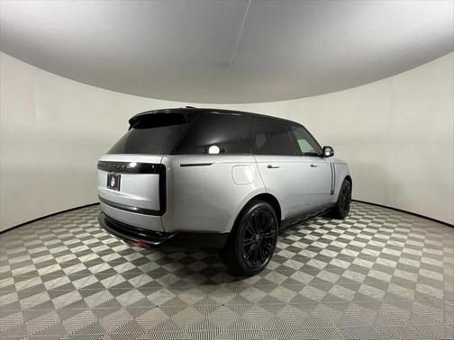2025 Land Rover Range Rover P400 SE