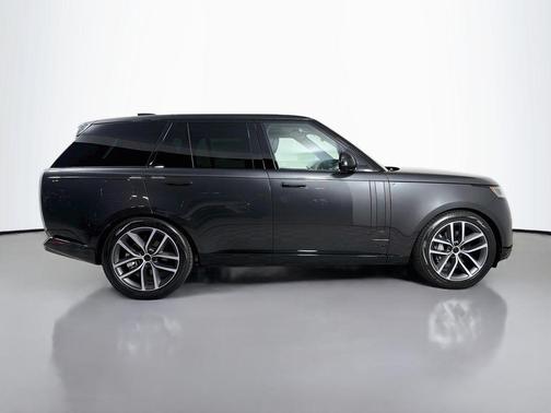 Carpathian Grey Premium Metallic 2026 Land Rover Range Rover P400 SE