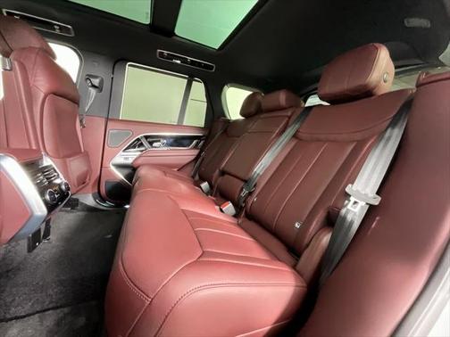 2025 Land Rover Range Rover P530 SE
