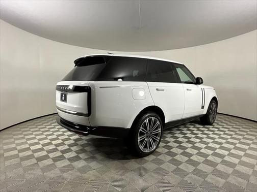 2025 Land Rover Range Rover P530 SE