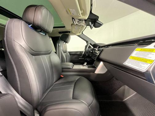 2025 Land Rover Range Rover P530 SE 7 Seat