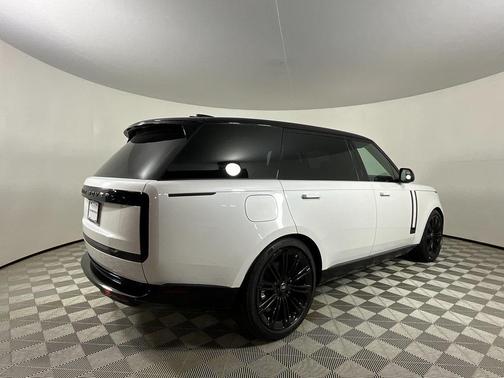 2025 Land Rover Range Rover P530 SE 7 Seat