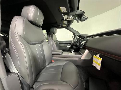 2025 Land Rover Range Rover P530 SE