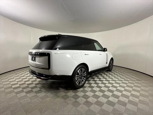 2025 Land Rover Range Rover P530 SE