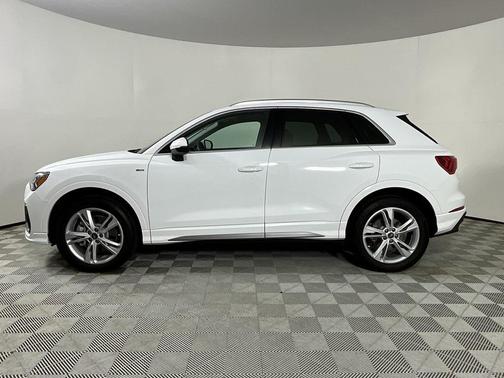 2024 Audi Q3 Premium 45 TFSI S line quattro Tiptronic