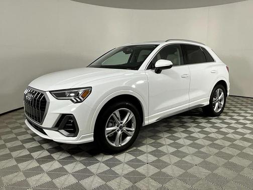 2024 Audi Q3 Premium 45 TFSI S line quattro Tiptronic
