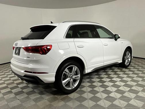 2024 Audi Q3 Premium 45 TFSI S line quattro Tiptronic