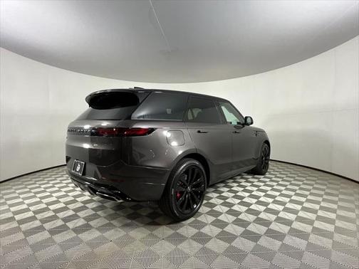 2025 Land Rover Range Rover Sport SE