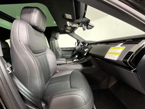 Santorini Black Metallic 2026 Land Rover Range Rover Sport SE