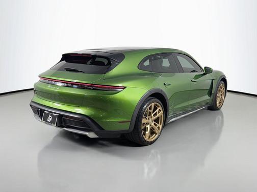 Mamba Green Metallic 2021 Porsche Taycan 4S