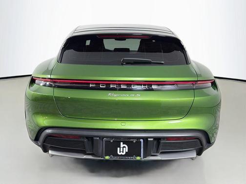 Mamba Green Metallic 2021 Porsche Taycan 4S