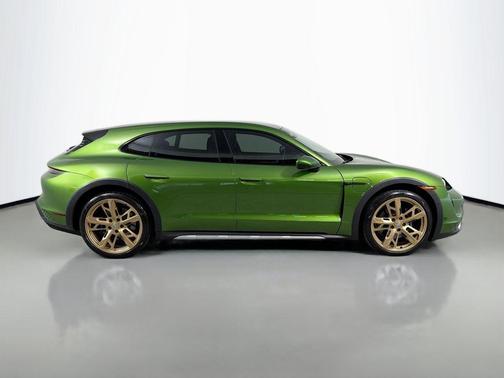 Mamba Green Metallic 2021 Porsche Taycan 4S