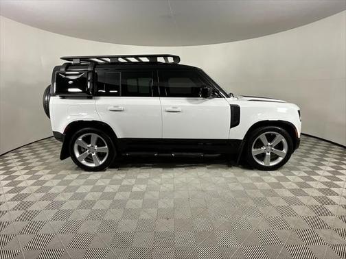 2024 Land Rover Defender 110 P400 X-Dynamic SE