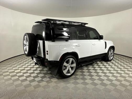 2024 Land Rover Defender 110 P400 X-Dynamic SE