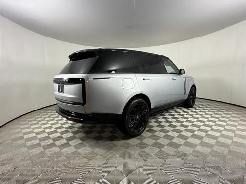 2025 Land Rover Range Rover P400 SE 7 Seat