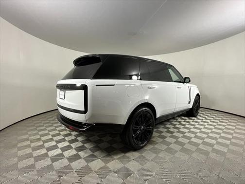 2025 Land Rover Range Rover P400 SE 7 Seat