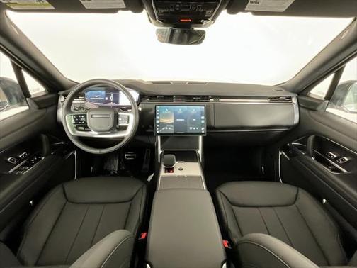 2025 Land Rover Range Rover P400 SE 7 Seat