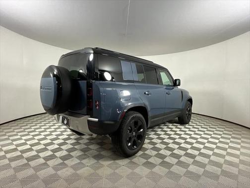 2025 Land Rover Defender 110 P400 S