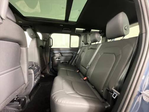 2025 Land Rover Defender 110 P400 S