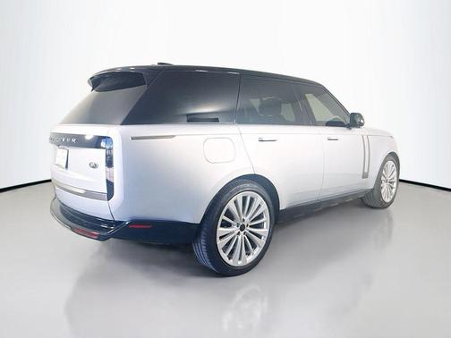 Hakuba Silver Metallic 2023 Land Rover Range Rover P400 SE