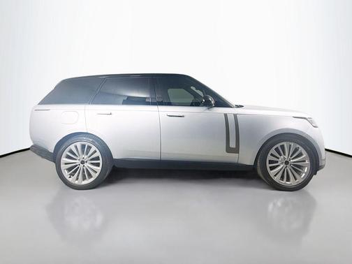 Hakuba Silver Metallic 2023 Land Rover Range Rover P400 SE