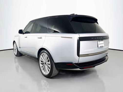 Hakuba Silver Metallic 2023 Land Rover Range Rover P400 SE