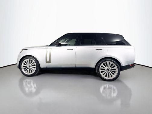Hakuba Silver Metallic 2023 Land Rover Range Rover P400 SE