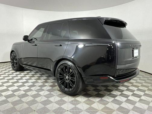2025 Land Rover Range Rover P530 SE
