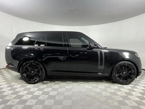 2025 Land Rover Range Rover P530 SE