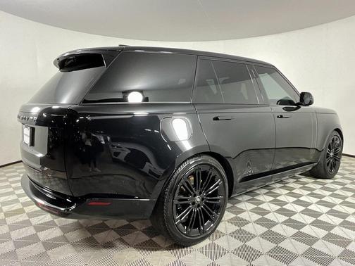 2025 Land Rover Range Rover P530 SE