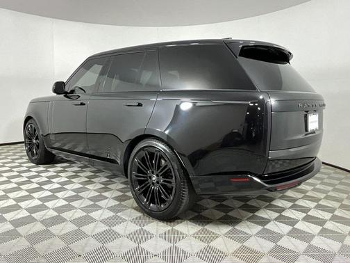 2025 Land Rover Range Rover P530 SE