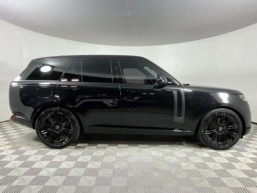 2025 Land Rover Range Rover P530 SE