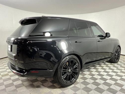 2025 Land Rover Range Rover P530 SE
