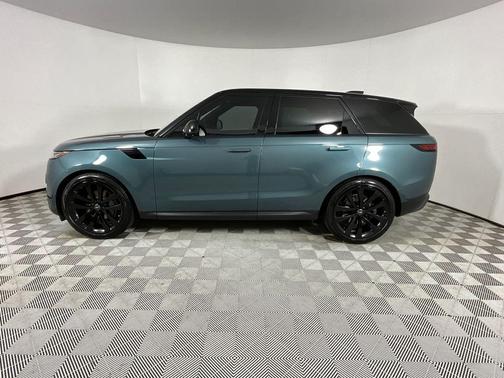 Giola Green Metallic 2024 Land Rover Range Rover Sport SE