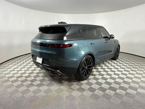 Giola Green Metallic 2024 Land Rover Range Rover Sport SE