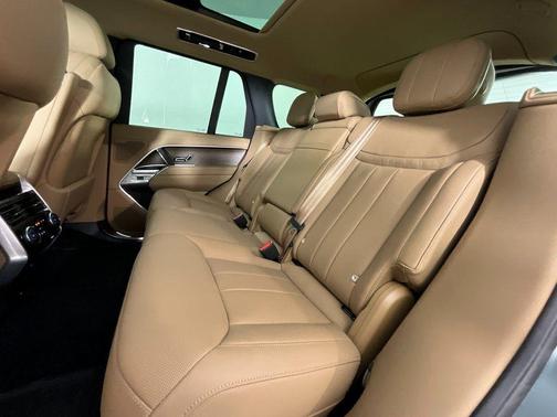 British Racing Green SV Bespoke Ultra Met Gloss 2026 Land Rover Range Rover P530 SE