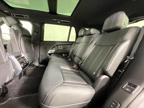 2025 Land Rover Range Rover P530 SE 7 Seat