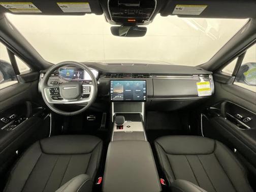 2025 Land Rover Range Rover P530 SE 7 Seat