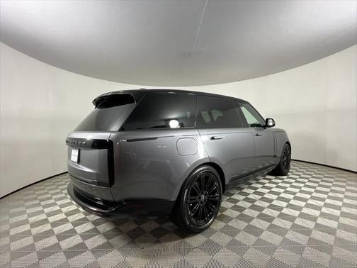 2025 Land Rover Range Rover P530 SE 7 Seat